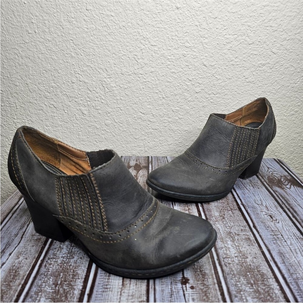 Shit kickin’ ankle boots in steel.